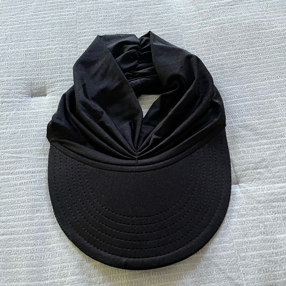 NWOT Stretchy Beach Hat with Ponytail Opening